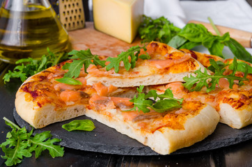 pizza with smoked salmon and arugula