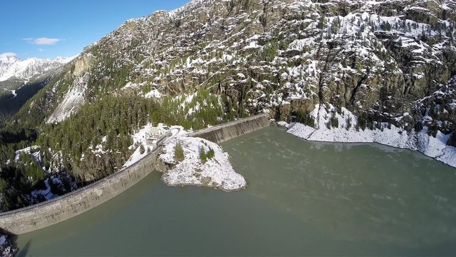 Diga - Sorvolo lago artificiale - Valmalenco part.1