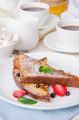 French toast with berries and icing sugar