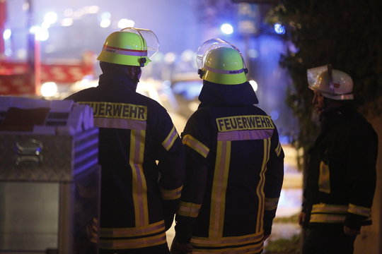 Feuerwehrm&auml;nner im Einsatz