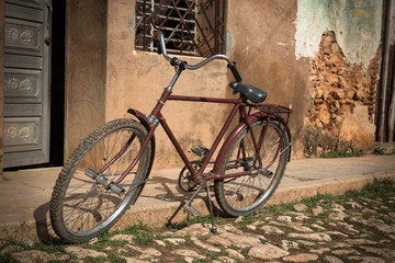 Obraz na płótnie Canvas Bike on Cuban streets