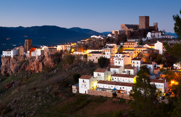 Fototapeta na wymiar General view of Hornos de Segura in evening