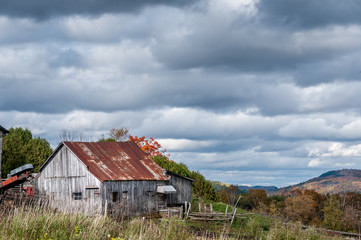 Obraz premium old rustic barn in Autumn