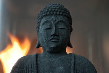 buddha vor flammen I
