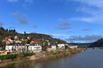 Fototapeta na wymiar Uferpromenade Altstadt Heidelberg