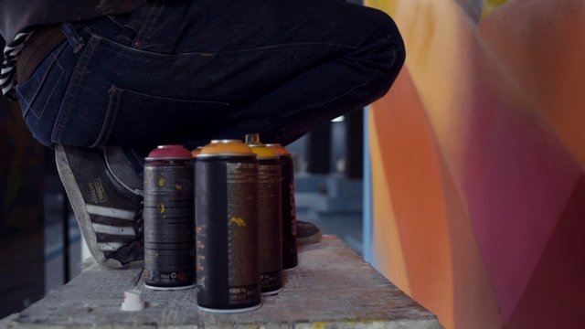 Graffiti artist changing cans