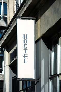 Schild 73 - Hostel