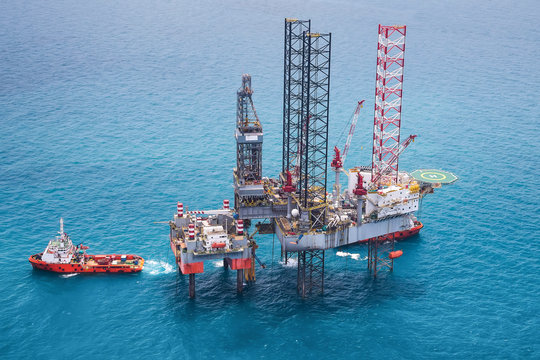Offshore oil rig drilling platform