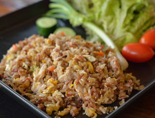 stir-fry brown rice with pork and egg