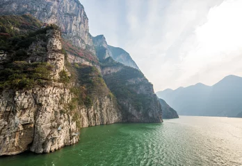 Fotobehang the wu gorge of three gorges at the yangtze river, china © cacaroot