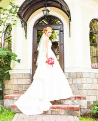 Obraz premium nice wedding bouquet in bride's hand