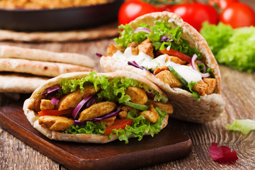 Pita salad with roasted chicken and vegetables, served with a de