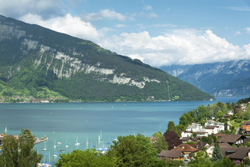 Fototapeta na wymiar Landscape of lake Thun (Jungfrau region, canton Bern, Switzerland)