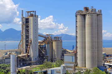Cement plant © Cozyta