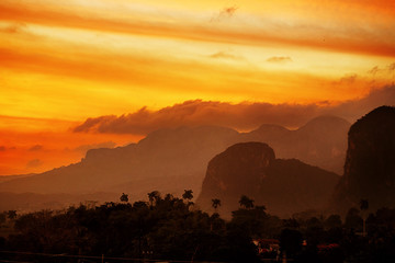 Obraz premium Cuba, Viñales, Landscape in Sundown