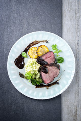 Wildschweinbraten mit Kartoffelpüree