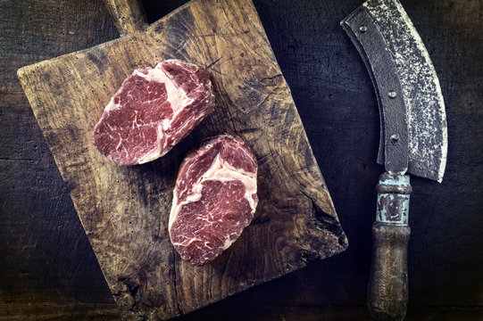Dry Aged Entrecote Steak auf Schneidebrett