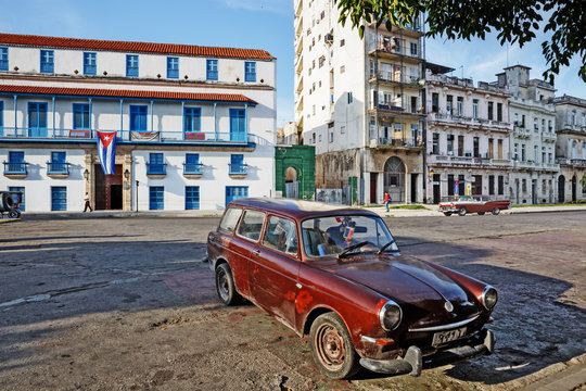 Cuba; La Habana Vieja, Old Cars