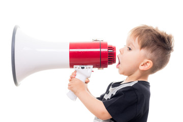 süßer junge mit megaphone