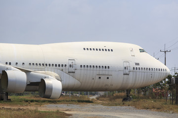 廃棄された飛行機