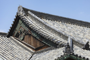 Fototapeta na wymiar Ninomaru Palace rooftop at Kyoto Nijo Castle in Kyoto, Japan.
