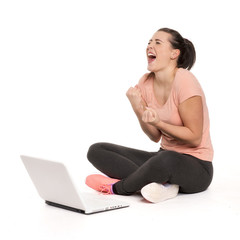 Naklejka premium Frau am Laptop ist ausser sich vor Freude