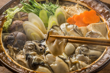 一般的な牡蠣の土手鍋　japanese Oyster Miso Hot Pot