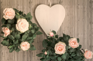 Romantische Dekoration, Rosen mit Herz