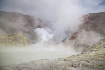 Dampf und Schwefel auf White Island Neuseeland