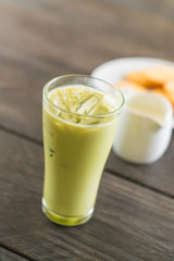 iced matcha latte