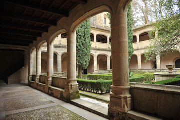 Claustro gótico del Monasterio de Yuste, Carlos V emperador, provincia de Cáceres, Extremadura,...
