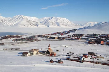 Tuinposter Poolcirkel Mechanismen van het oude systeem om kolen te vervoeren in Longyearbyen, Spitsbergen