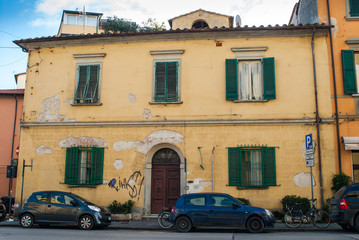 Fototapeta na wymiar Facciata palazzo signorile, casa torre, centro storico