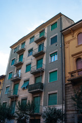 Fototapeta premium Facciata palazzi popolari, immobili residenziali
