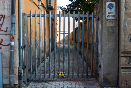 Cartello Cancello Chiuso | Segnale Di Avviso Per Ingresso | Targa In Metallo/Plastica Per Proprietà Privata