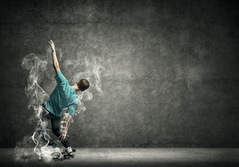 Fototapeta na wymiar Teenager boy on skate
