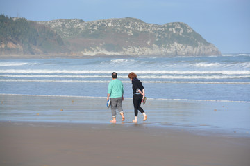 paseo romántico por la playa