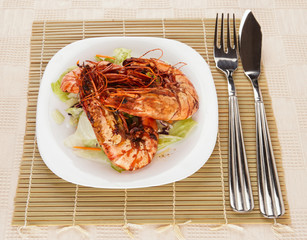 Jumbo prawns with lettuce