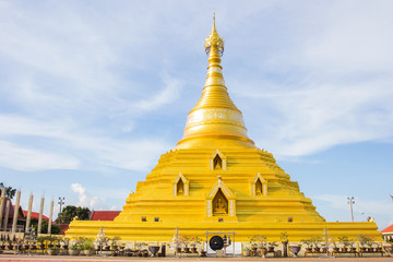 Fototapeta premium Golden pagoda at Kampangpetch province, Thailand