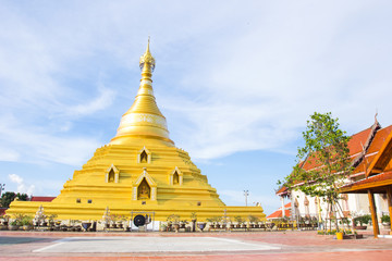Fototapeta premium Golden pagoda at Kampangpetch province, Thailand