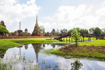 Fototapeta premium Ancient pagoda at Wat Mahathat temple, Ayutthaya, Thailand
