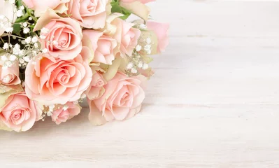 Selbstklebende Fototapeten Zarter Strauß frischer rosa Rosen © exclusive-design