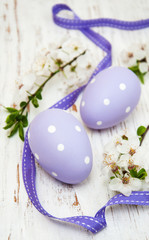 Obraz na płótnie Canvas Easter eggs and cherries blossom