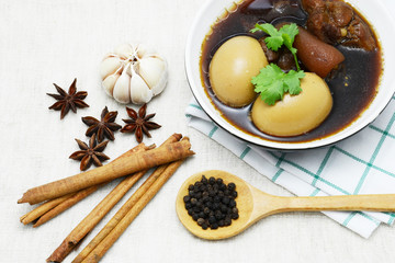 eggs and pork stewed in gravy
