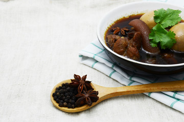 eggs and pork stewed in gravy