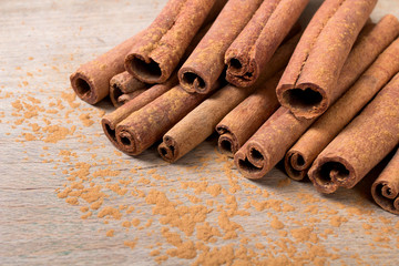  cinnamon sticks on wooden background