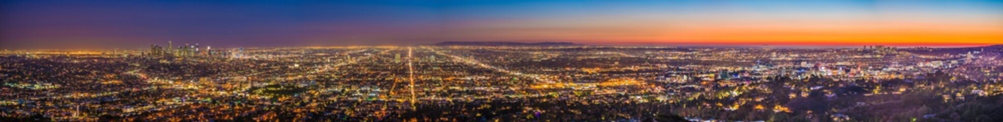 Fototapeta na wymiar Panoramic view over downtown Los Angeles