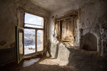Fototapeta na wymiar Interior of one of the stone houses in famouse Kandovan village