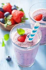 healthy strawberry blueberry smoothie with chia seed