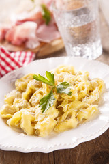 Tortellini with cheese and ham
